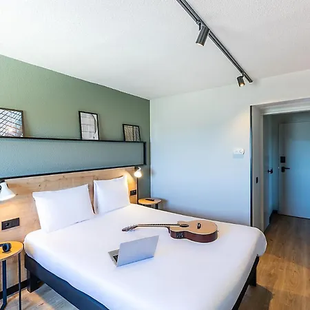 Ibis 3*