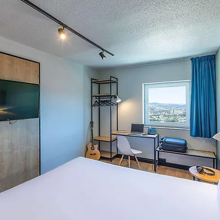Ibis 3*